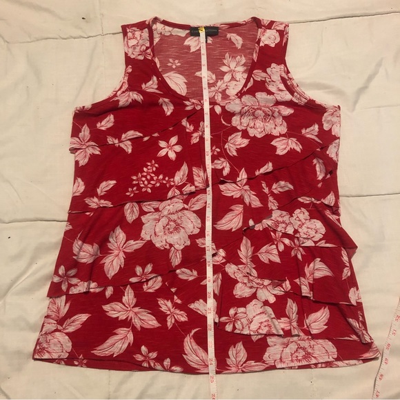 3/20$ Classic Edition - Red & White Floral Pattern Top - Picture 4 of 5